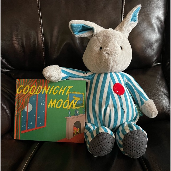 Kids Preferred 2017 Goodnight Moon Plush & Book - Picture 9 of 9